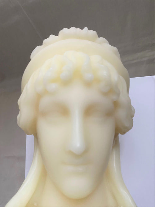 Burberry 2021 Olympia bag pop up event gift - roman sculpture candle