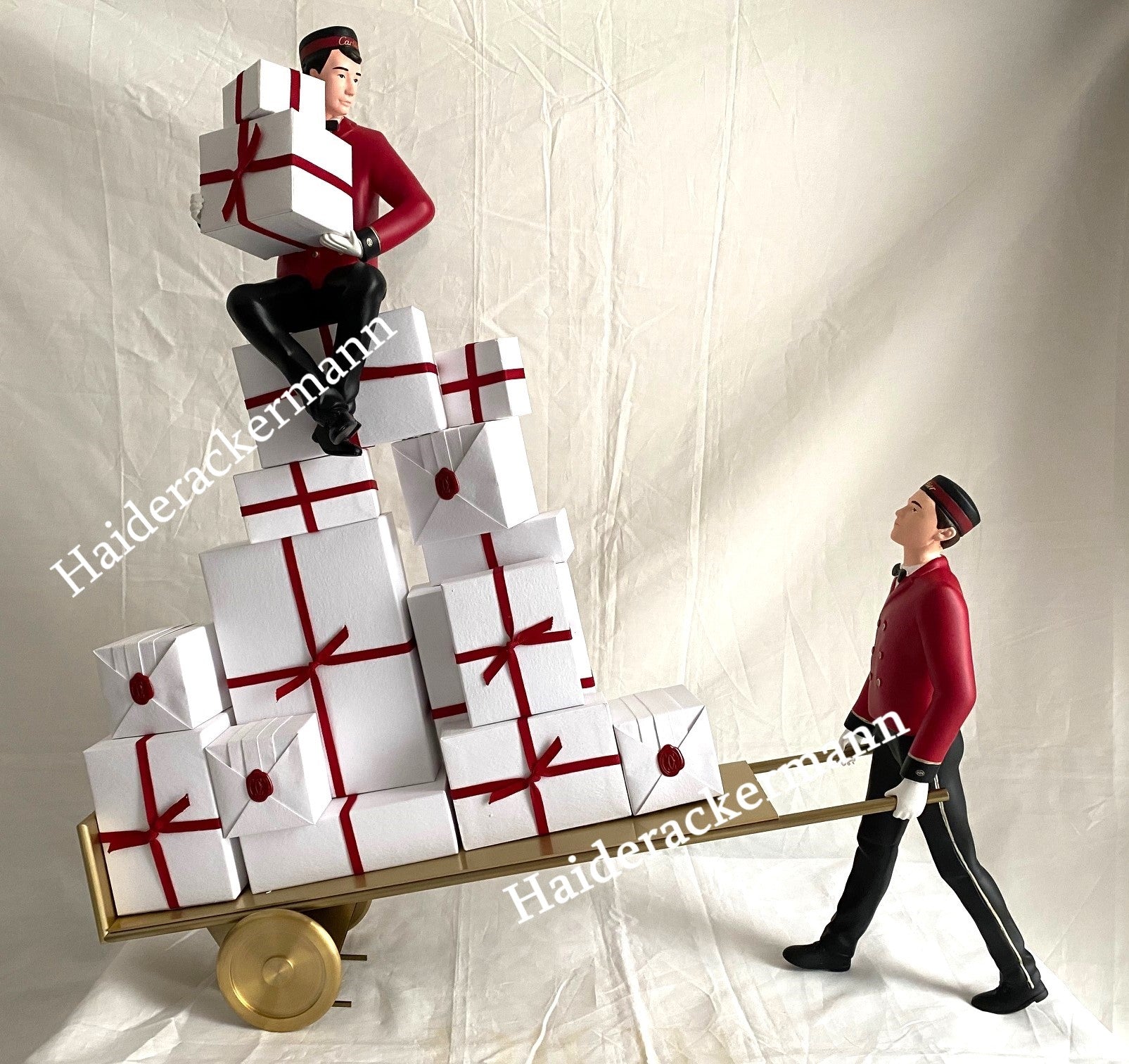 Cartier 2018 Christmas 2 belloy & gift boxes trolley box set