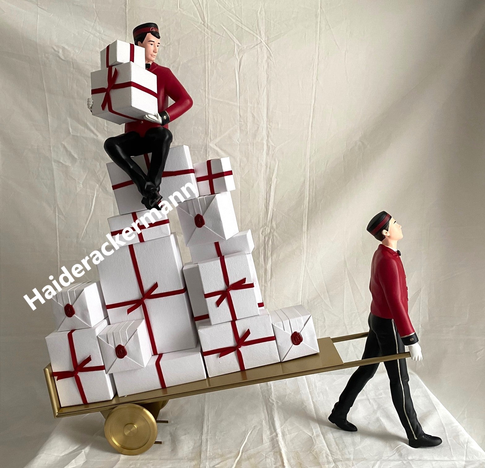 Cartier 2018 Christmas 2 belloy & gift boxes trolley box set