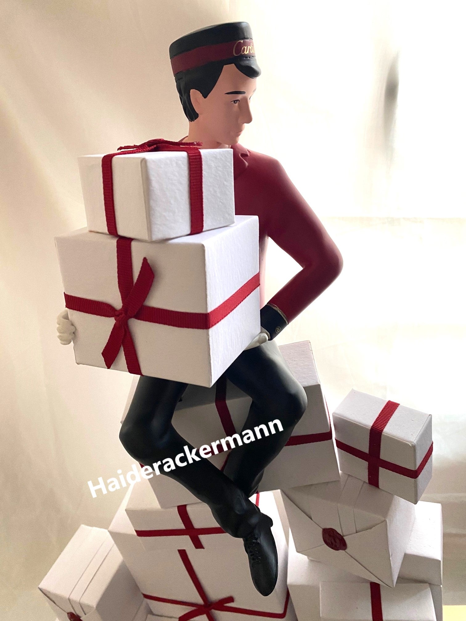 Cartier 2018 Christmas 2 belloy & gift boxes trolley box set