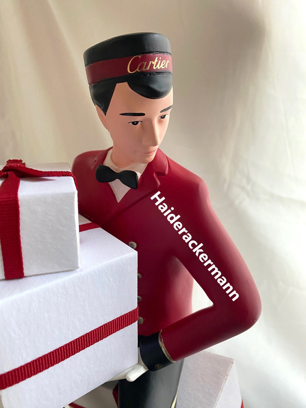 Cartier 2018 Christmas 2 belloy & gift boxes trolley box set
