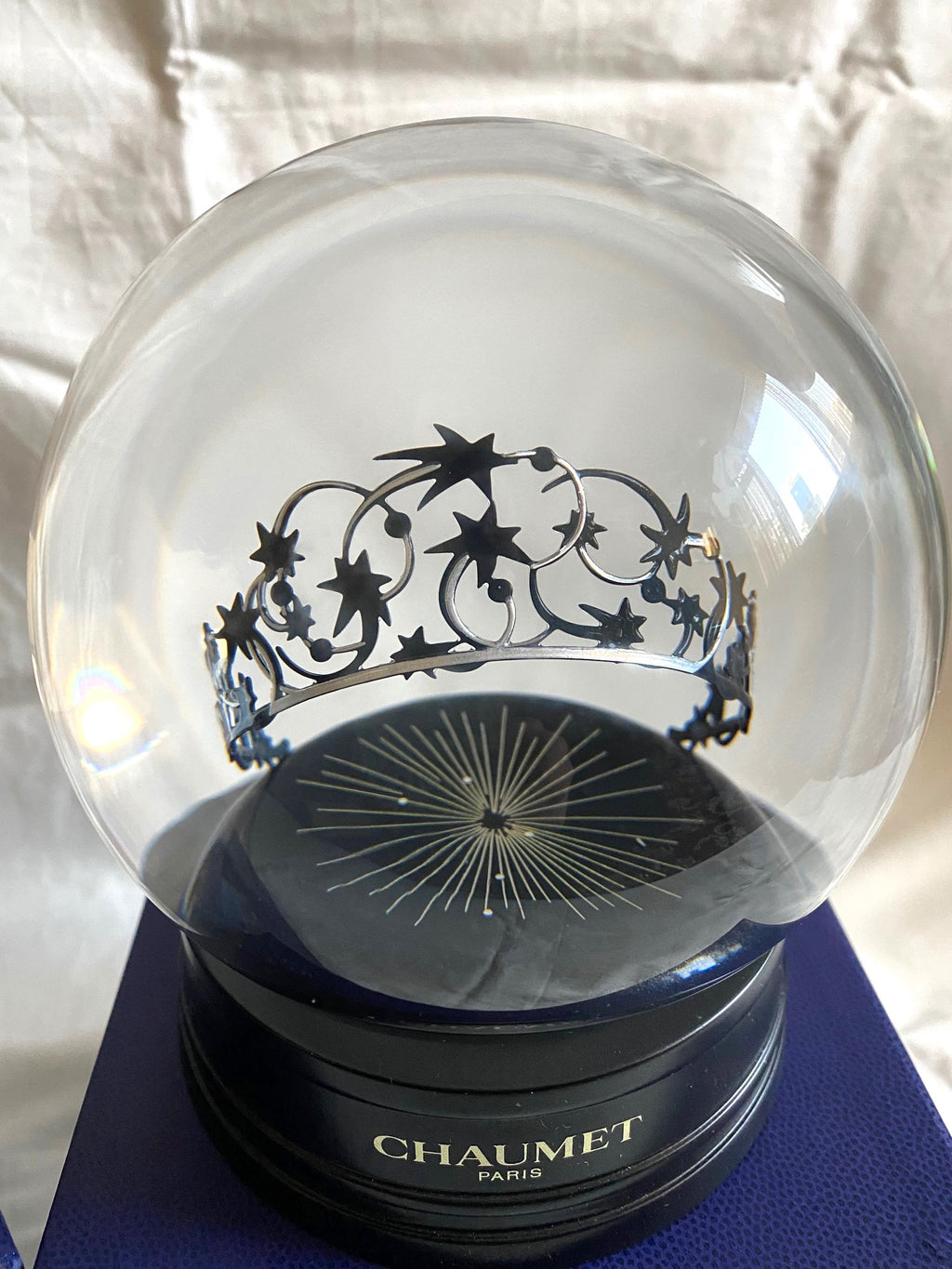 Chaumet 2022 Christmas tiara snow globe