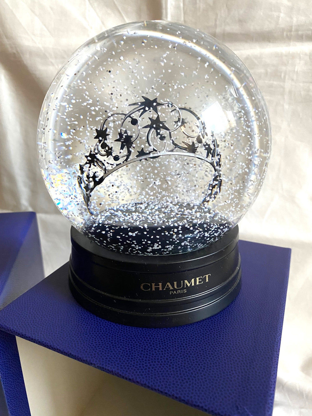 Chaumet 2022 Christmas tiara snow globe