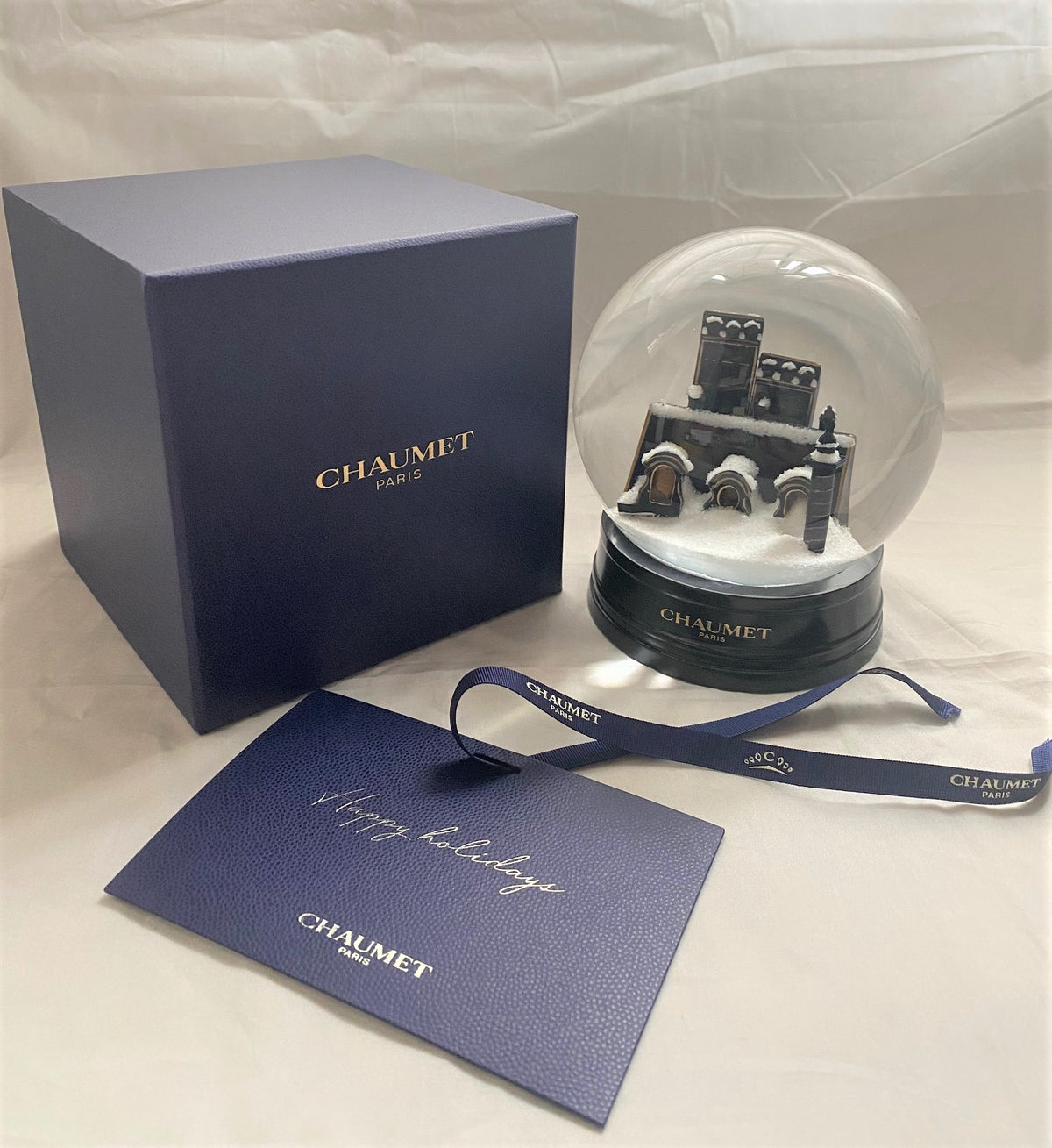 Chaumet 2021 Christmas snow globe