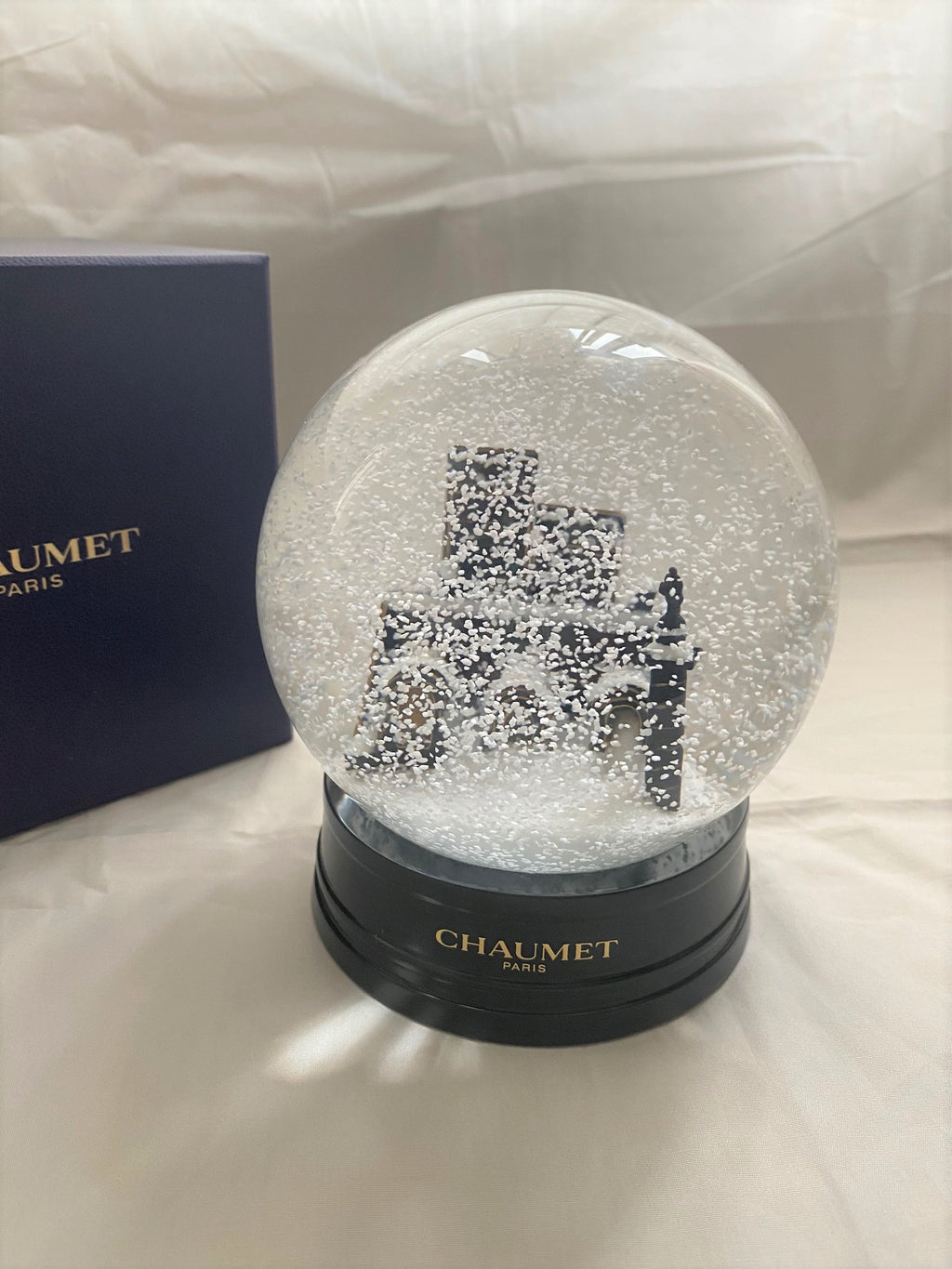 Chaumet 2021 Christmas snow globe