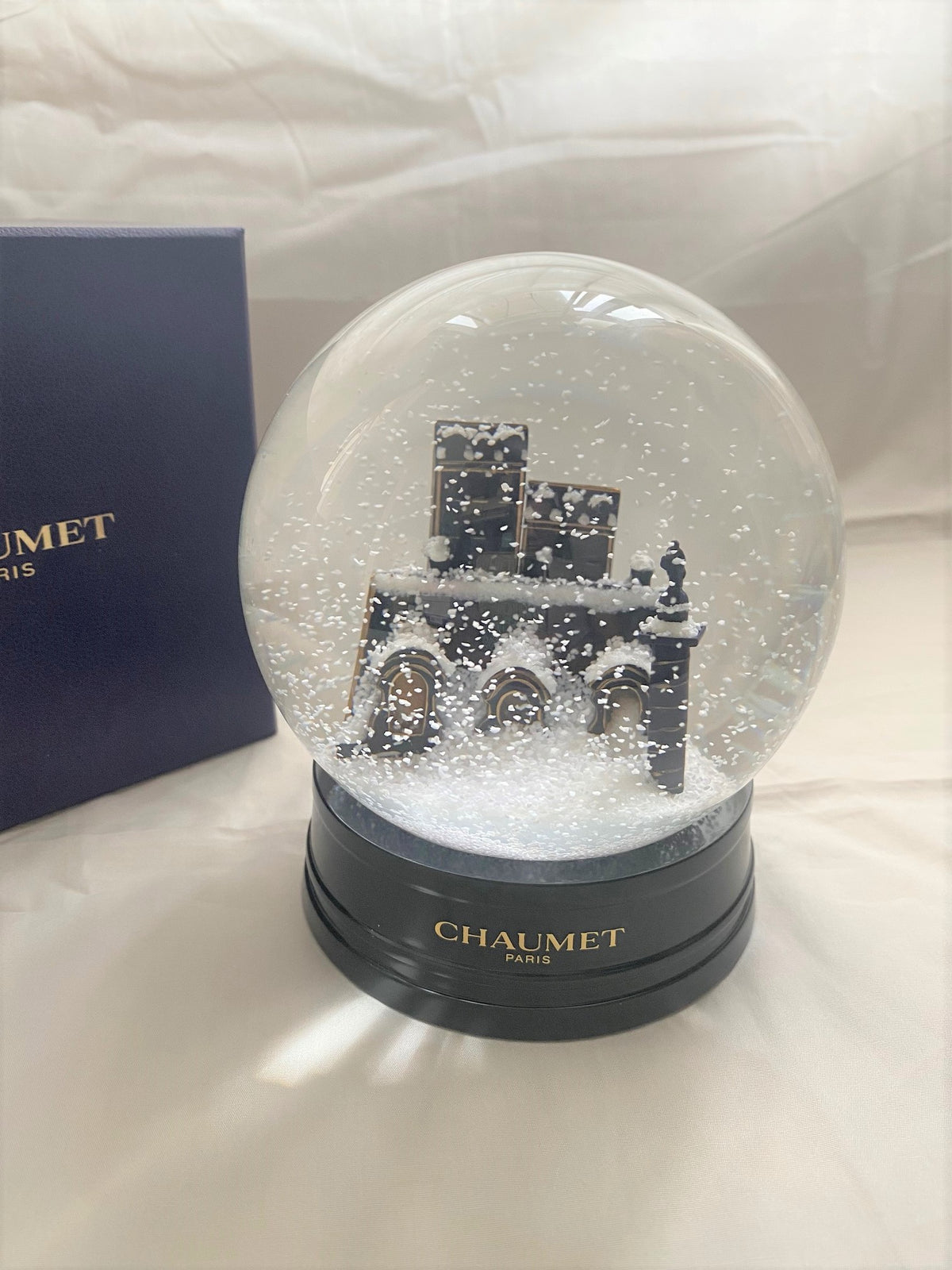 Chaumet 2021 Christmas snow globe
