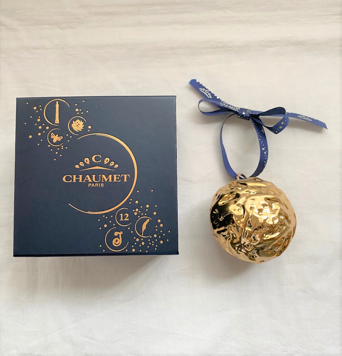 Chaumet 2020 Christmas gold chestnut ornament