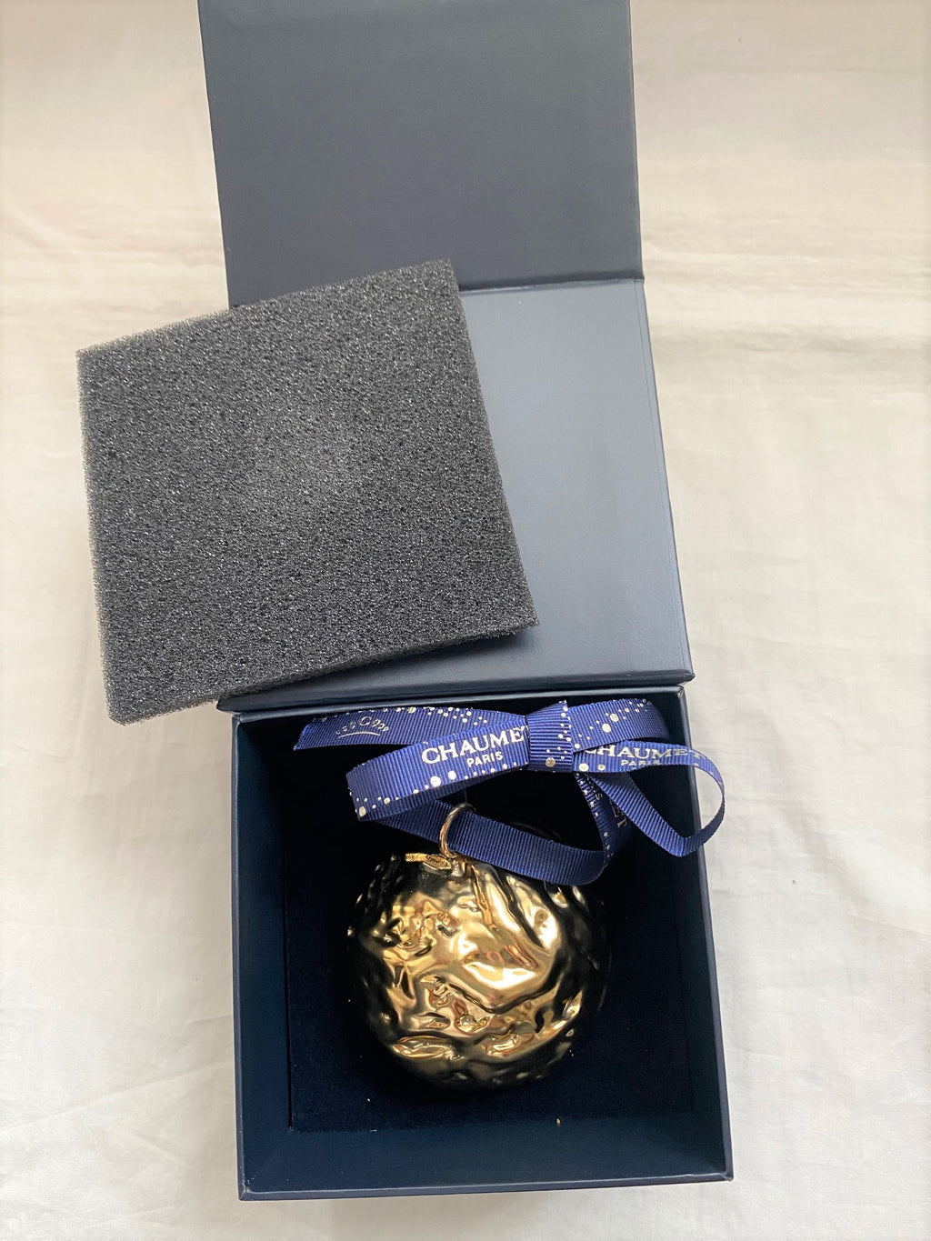 Chaumet 2020 Christmas gold chestnut ornament