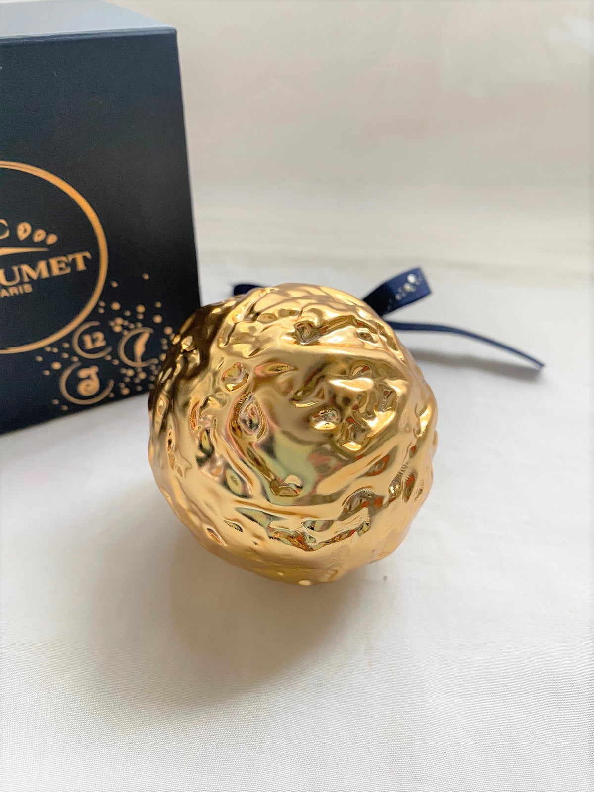 Chaumet 2020 Christmas gold chestnut ornament