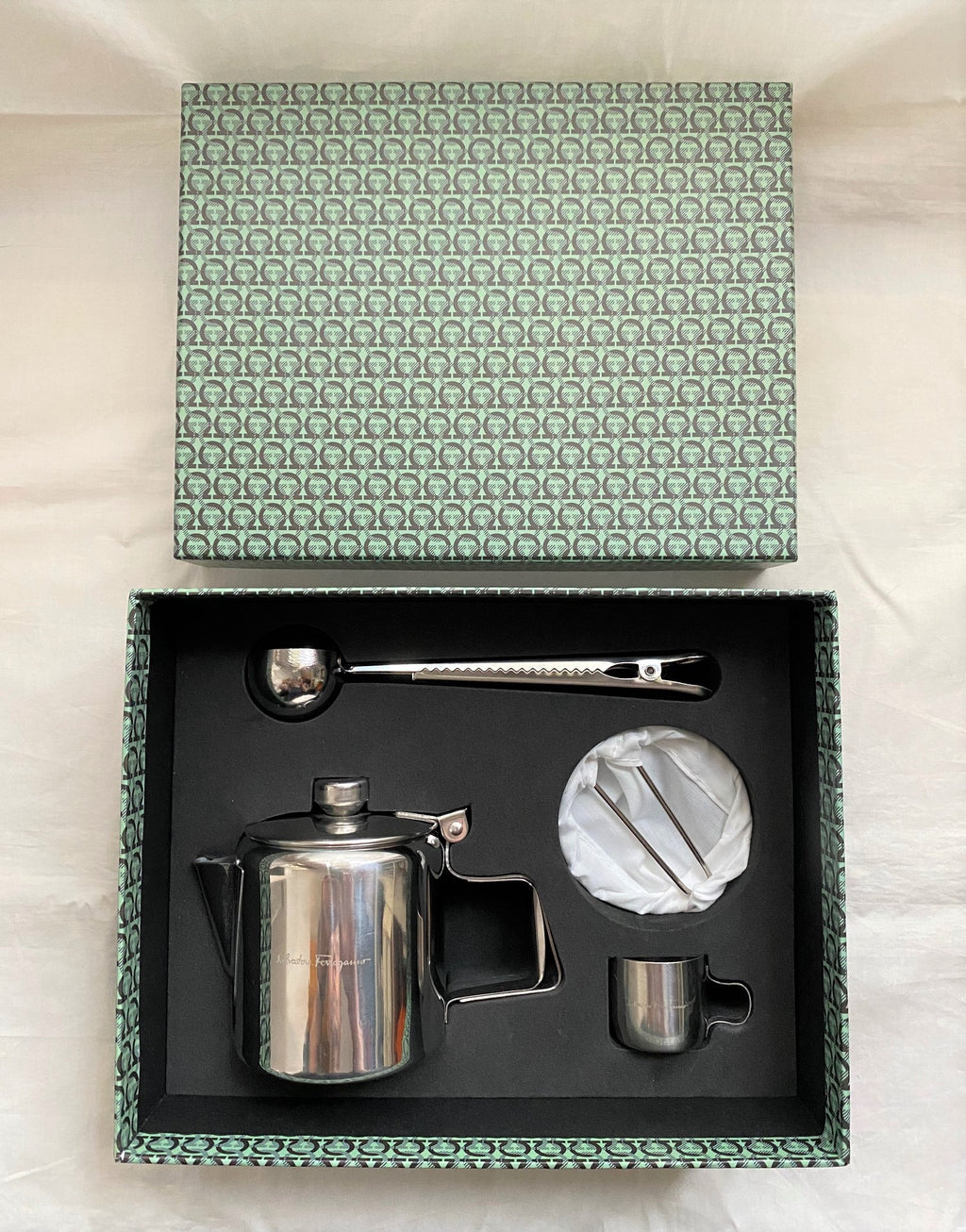 Salvatore Ferragamo 2021 Hong Kong Exclusive Bing Sutt pop up event teapot gift set