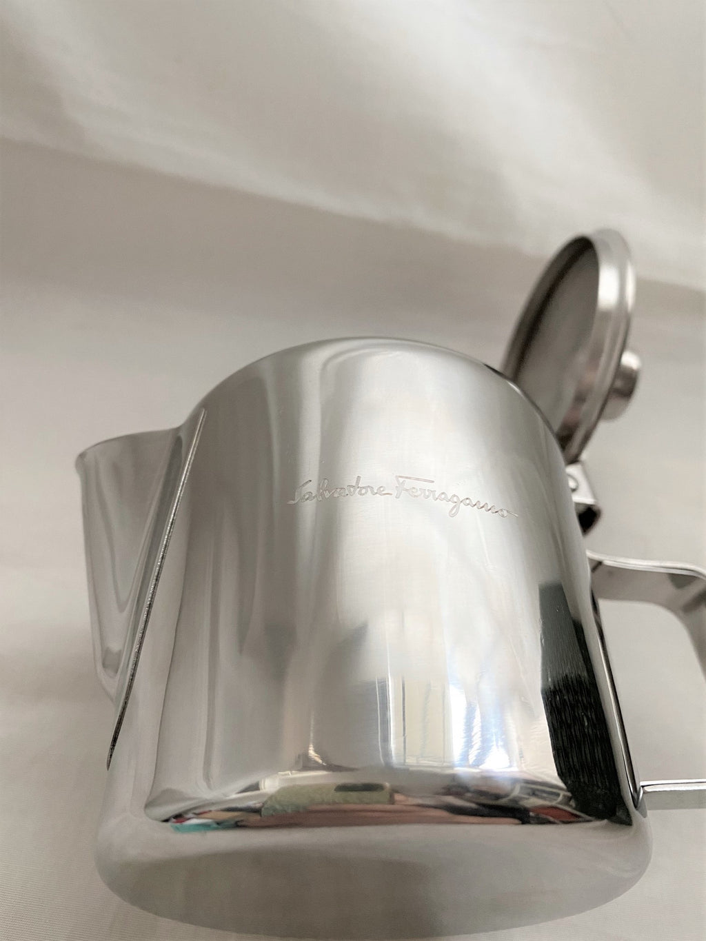 Salvatore Ferragamo 2021 Hong Kong Exclusive Bing Sutt pop up event teapot gift set