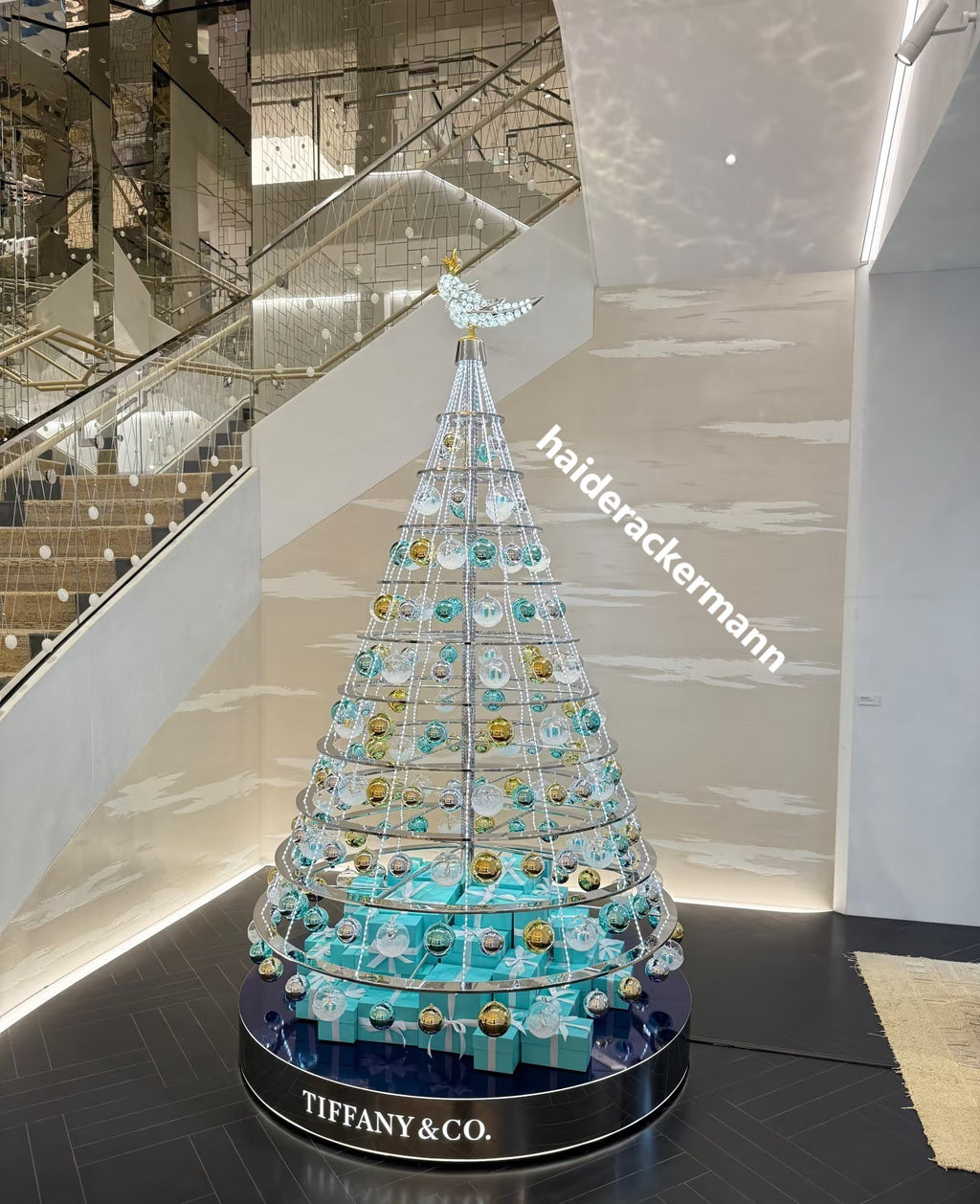 Tiffany & Co 2024 Christmas bird on a rock crystal glass ornament