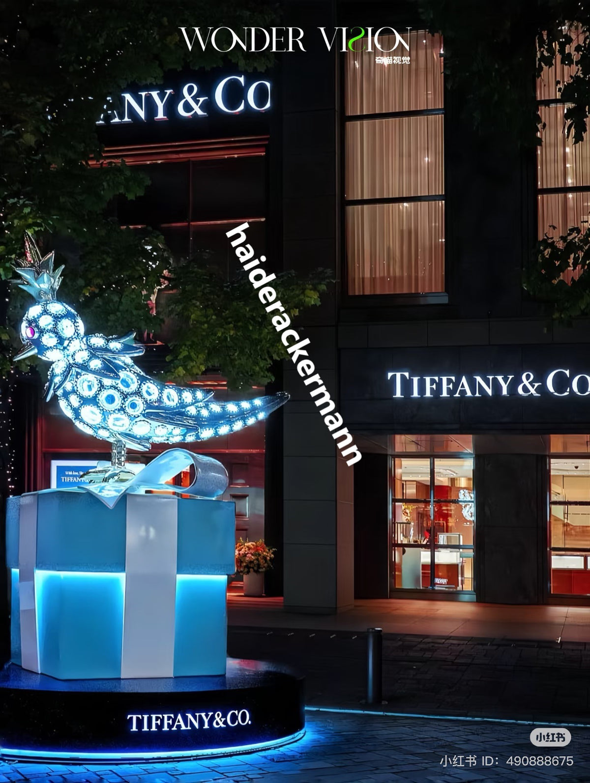 Tiffany & Co 2024 Christmas bird on a rock crystal glass ornament