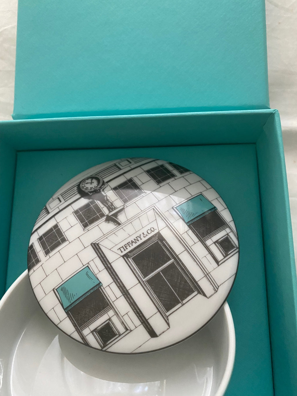Tiffany & Co NYC flagship motif porcelain trinket box
