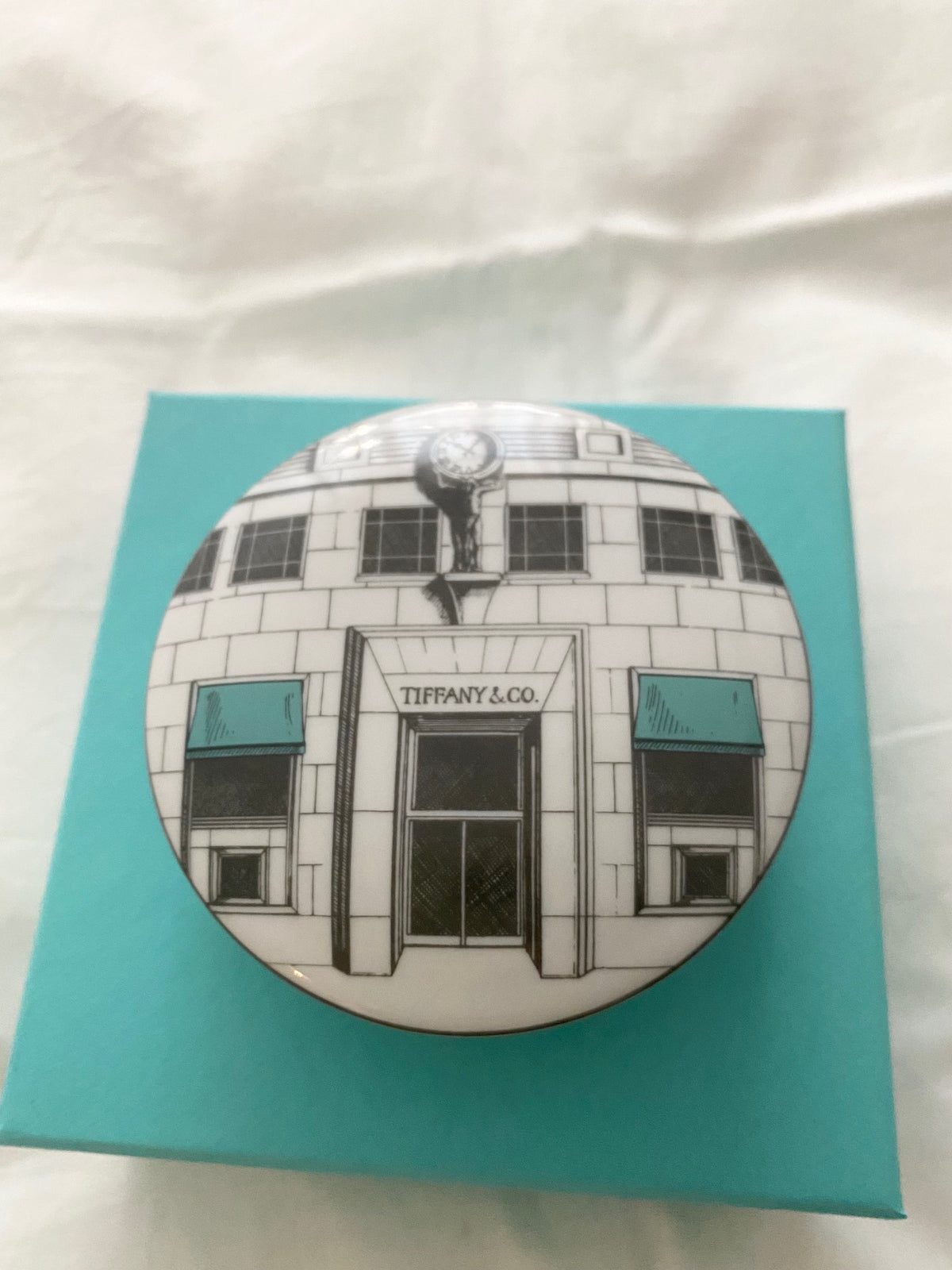 Tiffany & Co NYC flagship motif porcelain trinket box